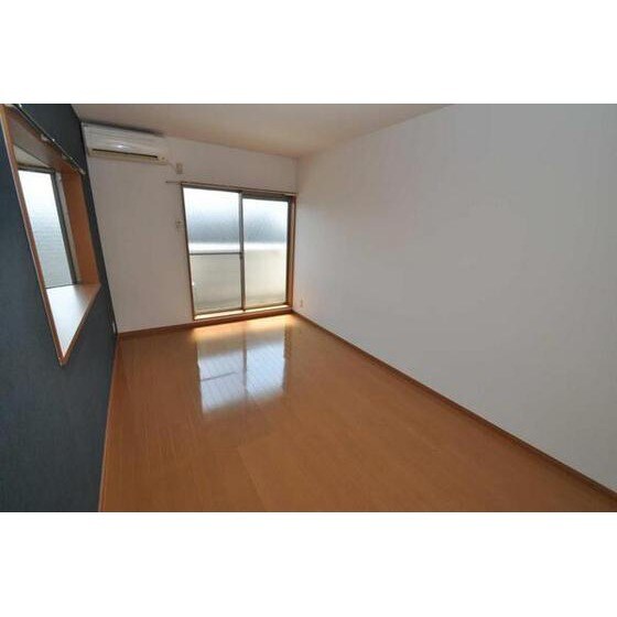 物件内観写真3　(※反転タイプの部屋写真。現況優)