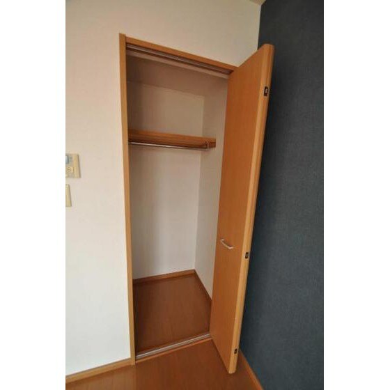 物件内観写真9　(※反転タイプの部屋写真。現況優)