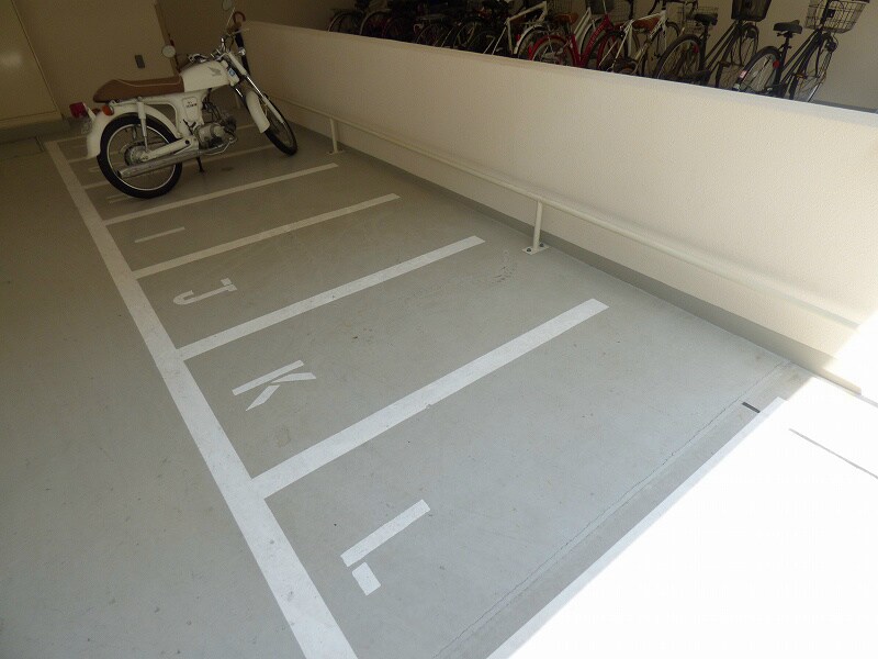 物件内観写真15　(バイク置場)