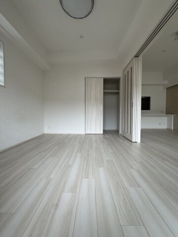 物件内観写真9　(カラーパターン偶数階:ホワイト基調 奇数階:ブラウン基調)