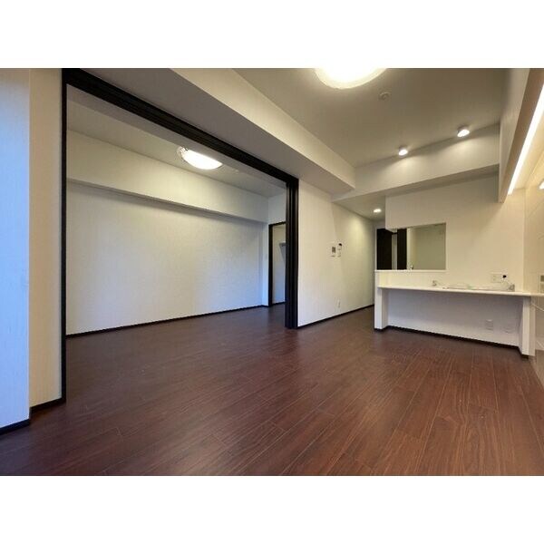 居室(階数によりカラーが変わります)