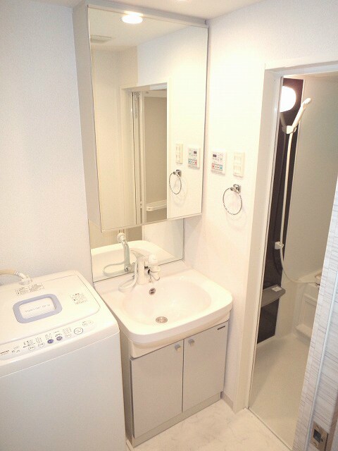 物件内観写真10　(独立洗面台♪)