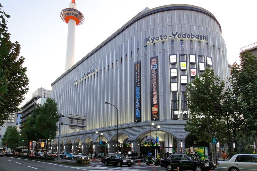 物件外観写真4　(ヨドバシカメラ マルチメディア京都（630m）)