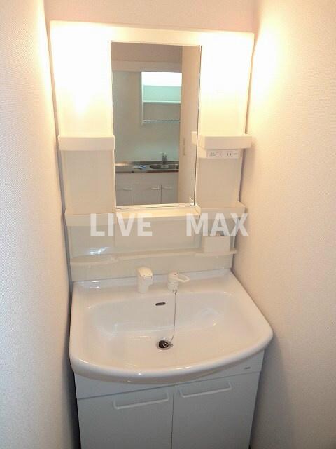 物件内観写真9　(独立洗面台♪)