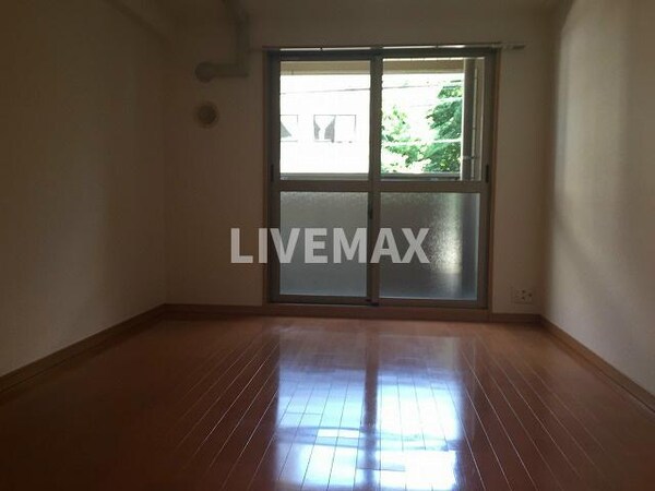 居室(※写真は別部屋の物となります)