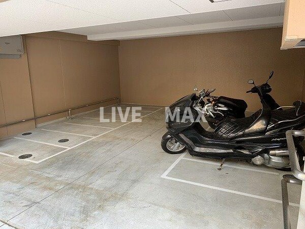 駐車場(バイク置き場)