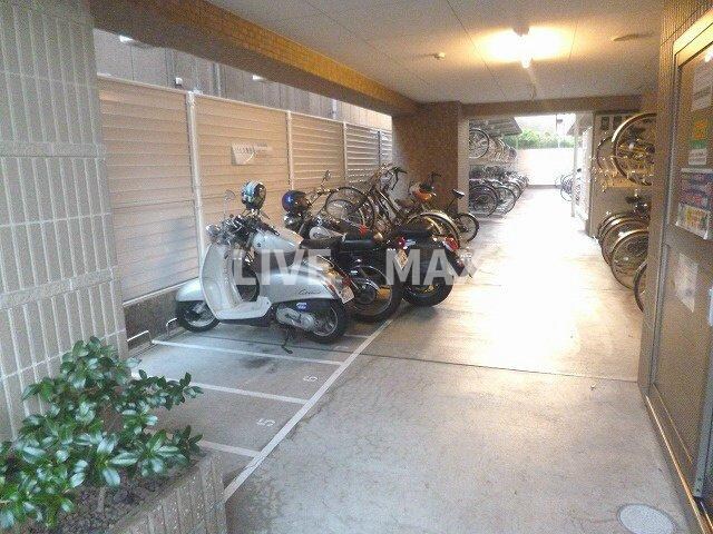 物件内観写真24　(バイク置き場)