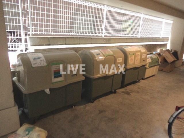 物件内観写真25　(敷地内ゴミ置き場♪)