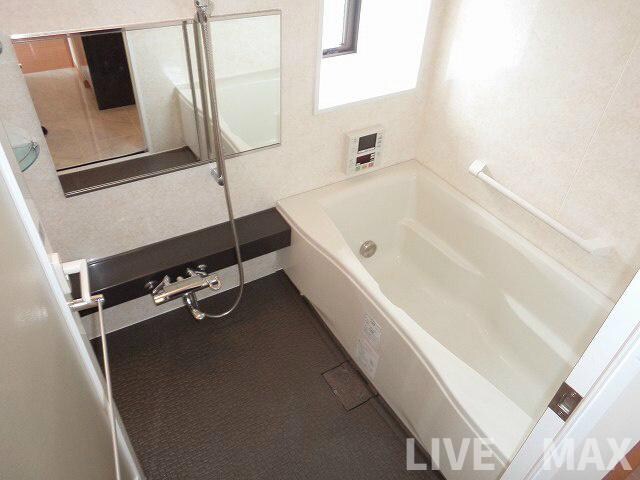 物件内観写真6　(TV付き♪24時間換気乾燥システム♪)