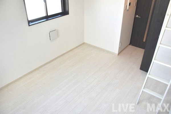 寝室(※ロフトは7階部分のお部屋にのみございます。)