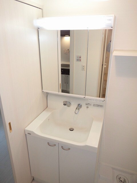 物件内観写真10　(独立洗面台♪)