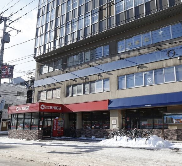 物件外観写真3　(スーパーチェーンシガ  中島公園店（136m）)