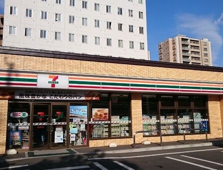 物件外観写真3　(セブンイレブン 札幌北7条西12丁目店（366m）)