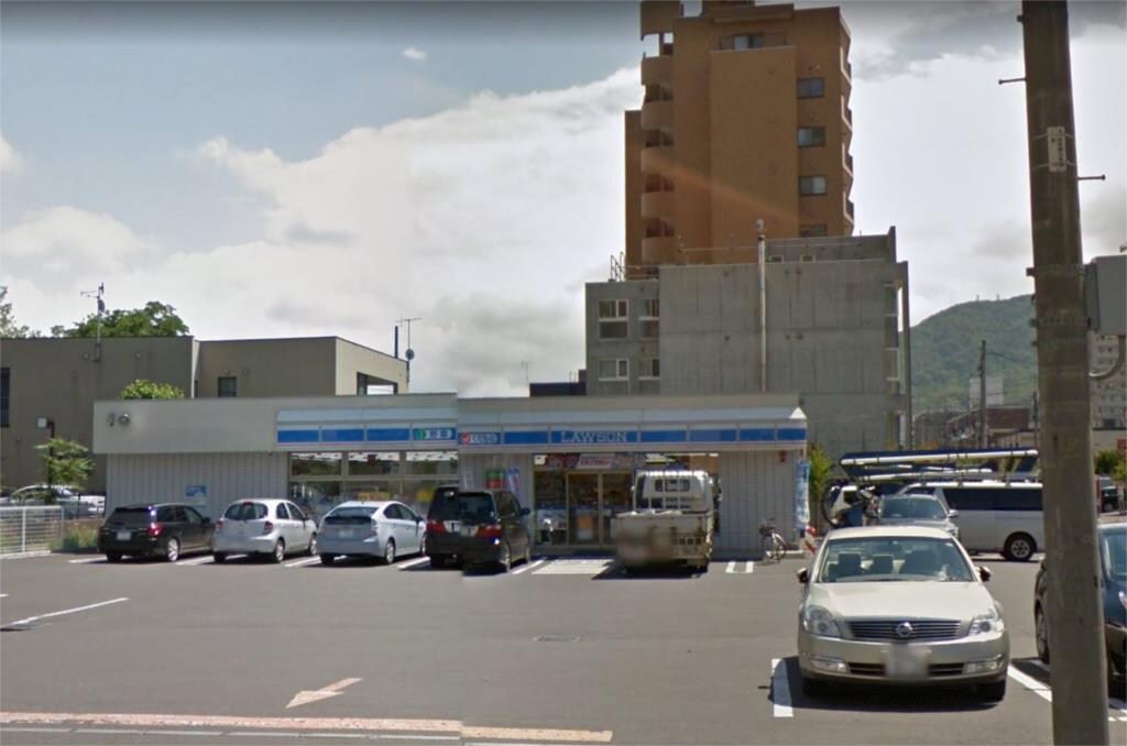 物件外観写真5　(ロｰソン 札幌南6条西二十丁目店（524m）)