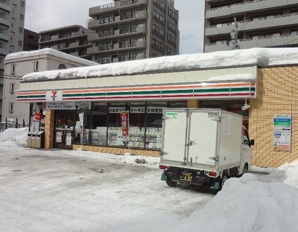 物件外観写真3　(セブンイレブン 札幌龍谷高校前店（162m）)