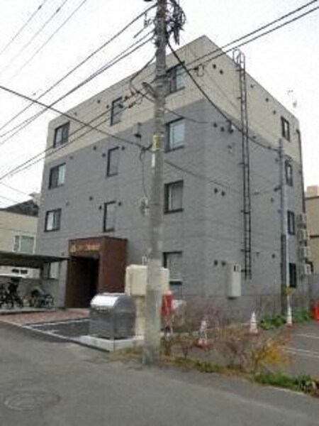 ファミル山鼻外観写真