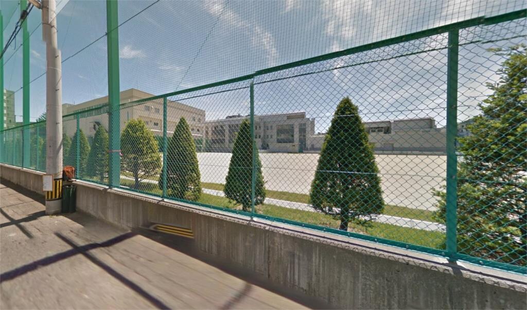 物件外観写真3　(札幌市立中島中学校（531m）)