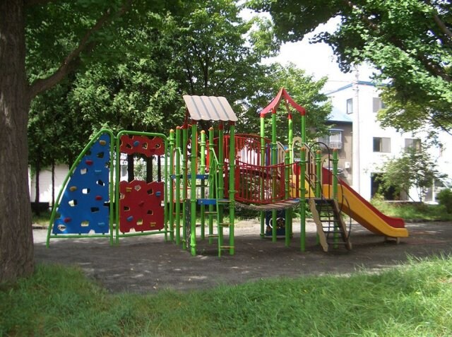 物件外観写真8　(東7丁目緑地（498m）)