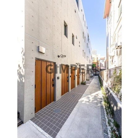 ウェルスクエアイズム四谷大京町外観写真