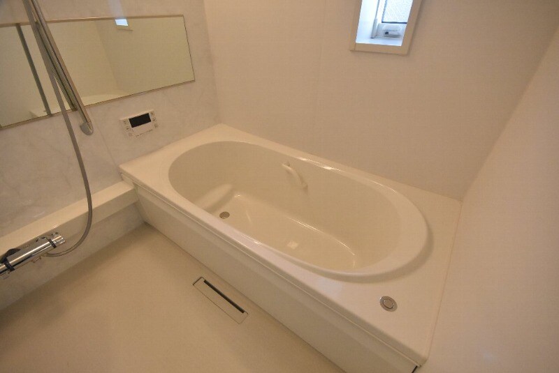 物件内観写真8　(追焚機能付バス)