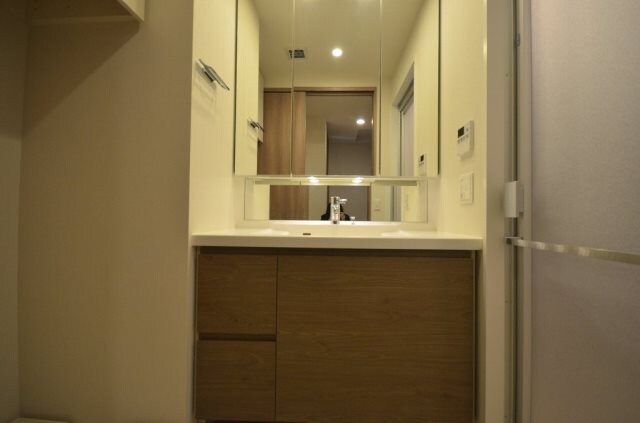 洗面所(シャワー付き洗面台)