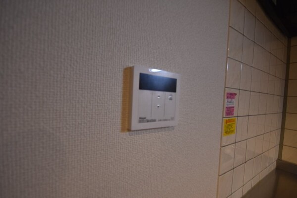居室・リビング(給湯器リモコン)