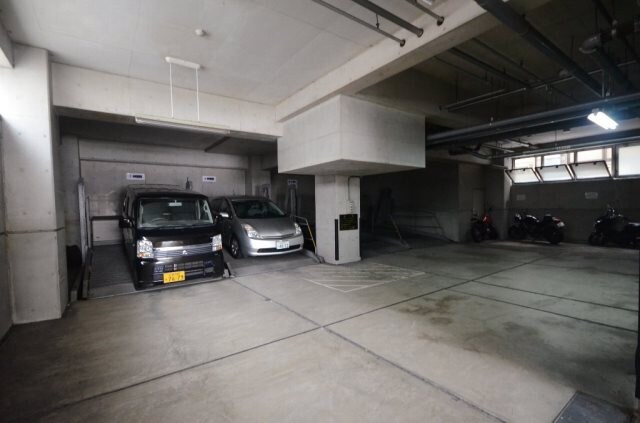 駐車場(地下駐車場)