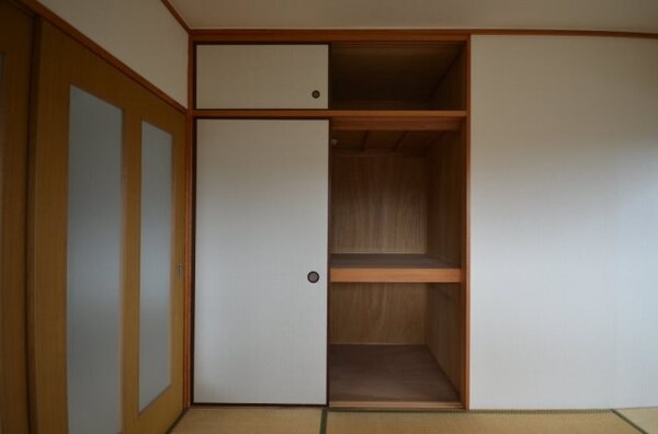 居室・リビング(和室押入れ※別室写真)
