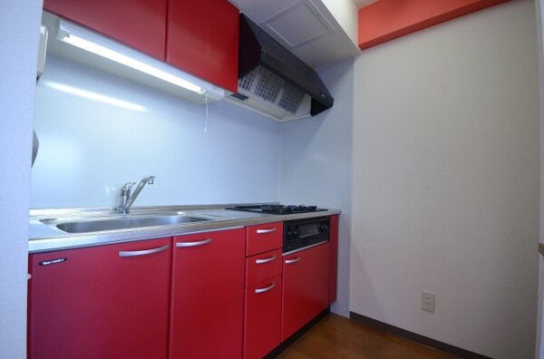 キッチン(３口コンロ付システムキッチン)