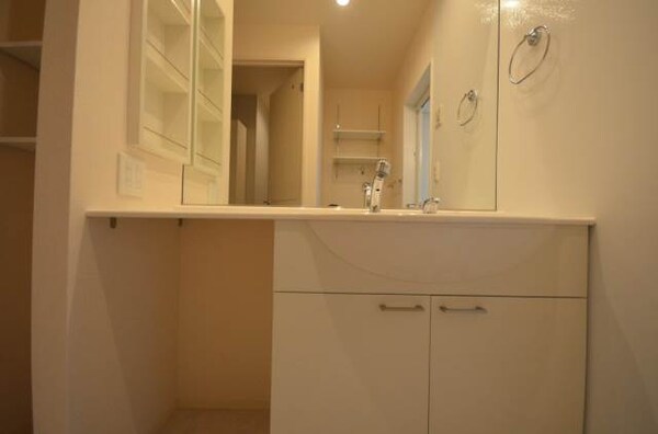 洗面所(カウンターつき洗面台)