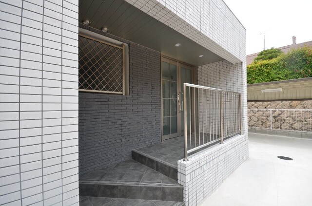物件外観写真4　(建物入口)