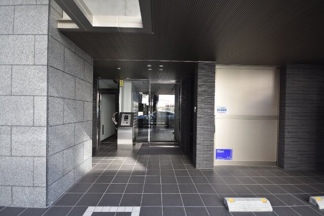 物件外観写真4　(エントランス)