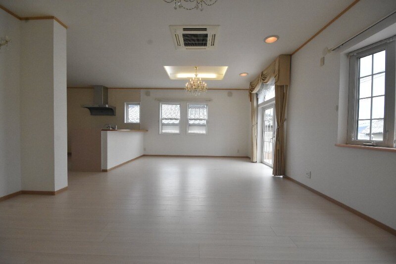 物件内観写真7　(リビングダイニングキッチン)