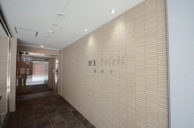 物件外観写真4　(エントランス)