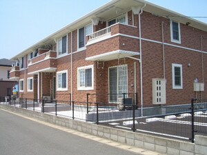 エレガンス壱番館・弐番館外観写真