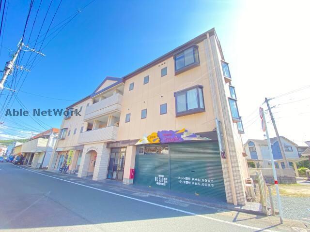 クリスタルヴィラの物件外観写真