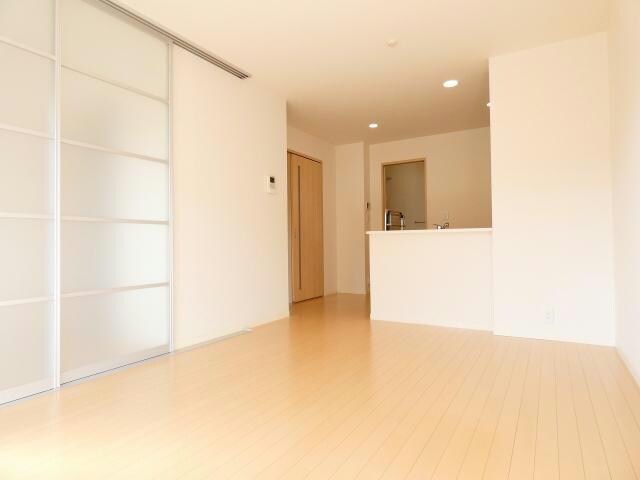 物件内観写真2　(同型モデル)