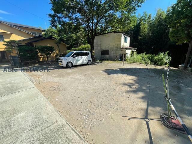 物件外観写真7　(敷地外駐車場)