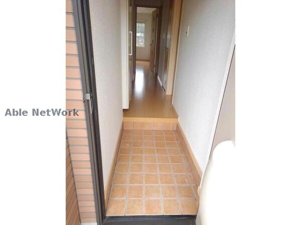 玄関回り(同棟別部屋写真)