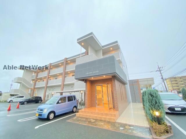 グラン・スイートの物件外観写真