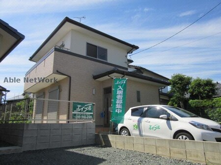 鶴羽田4丁目2階建て貸家外観写真