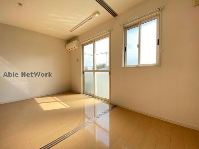 物件内観写真3　(同棟別部屋写真)