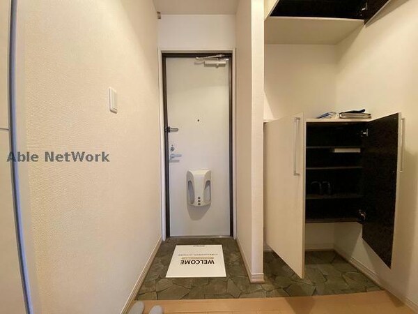 玄関回り(同棟別部屋写真)