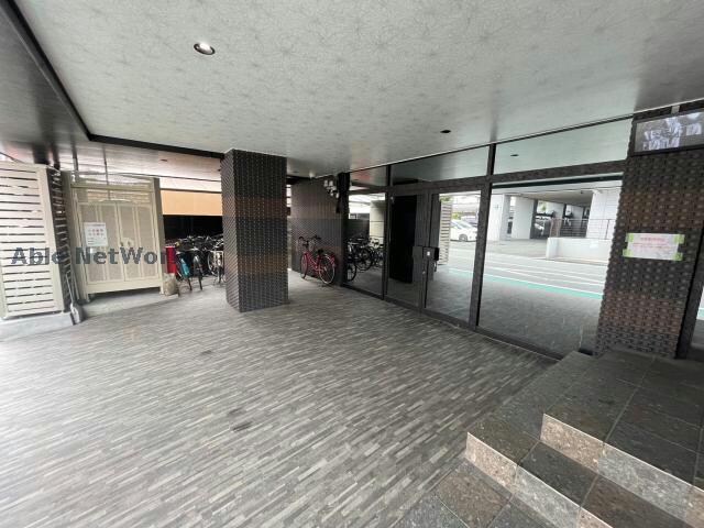 AFIELD坪井のエントランス部分