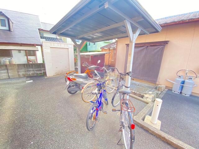 ガーデンサイドセヒロの駐輪場