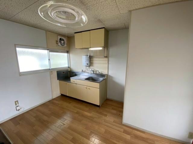 プレジール黒髪のリビングダイニング