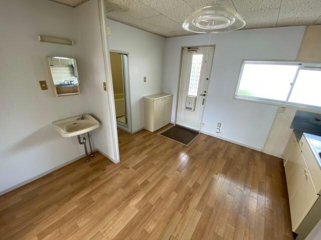 プレジール黒髪のリビングダイニング