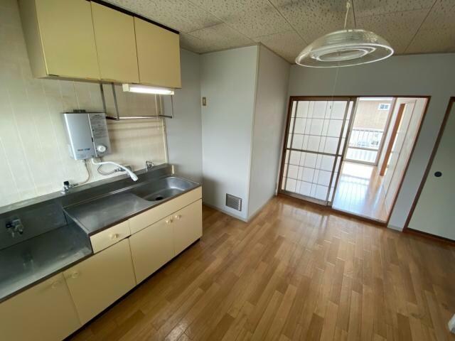 プレジール黒髪のキッチン