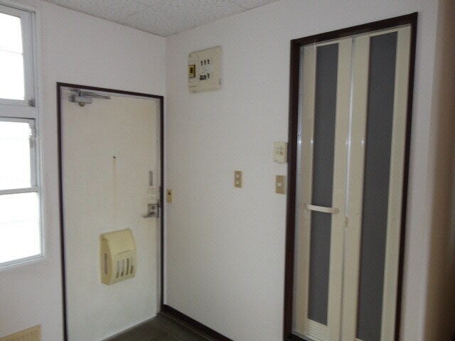 物件内観写真4　(玄関)