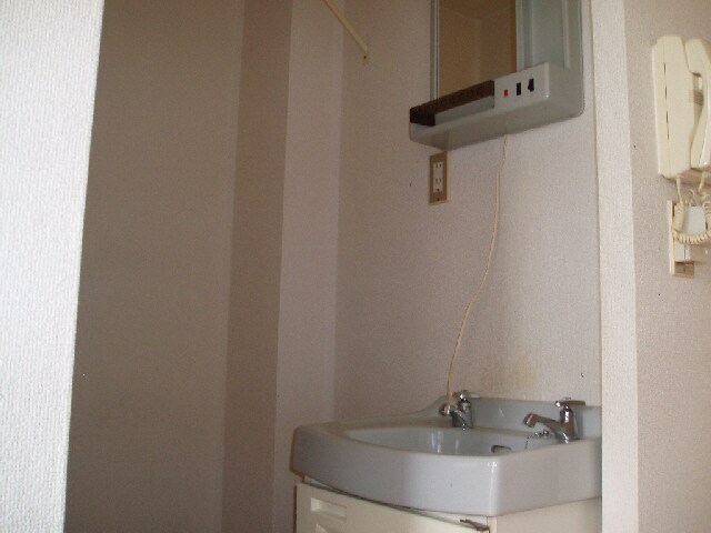 物件内観写真6　(洗面所)